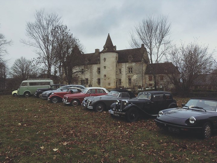 Ce week-end en Auvergne c’est rallye de voitures historiques … mais là c’est juste…